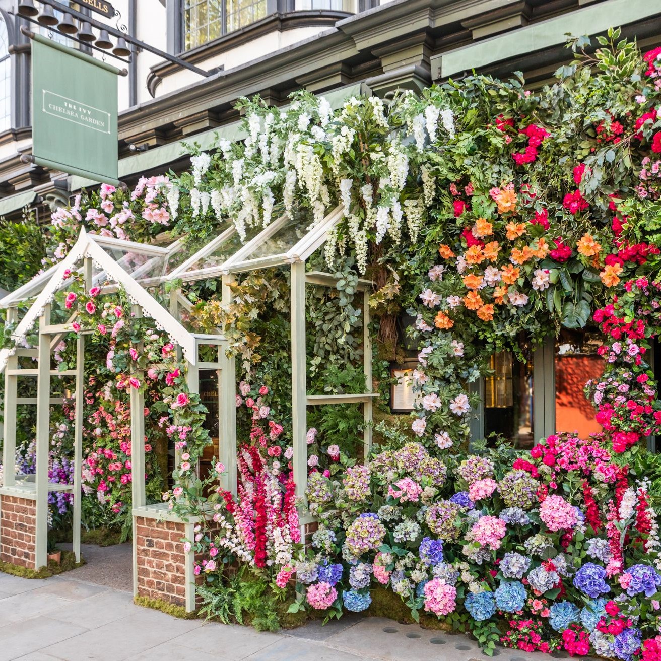The Ivy Chelsea garden has a new luxury garden area